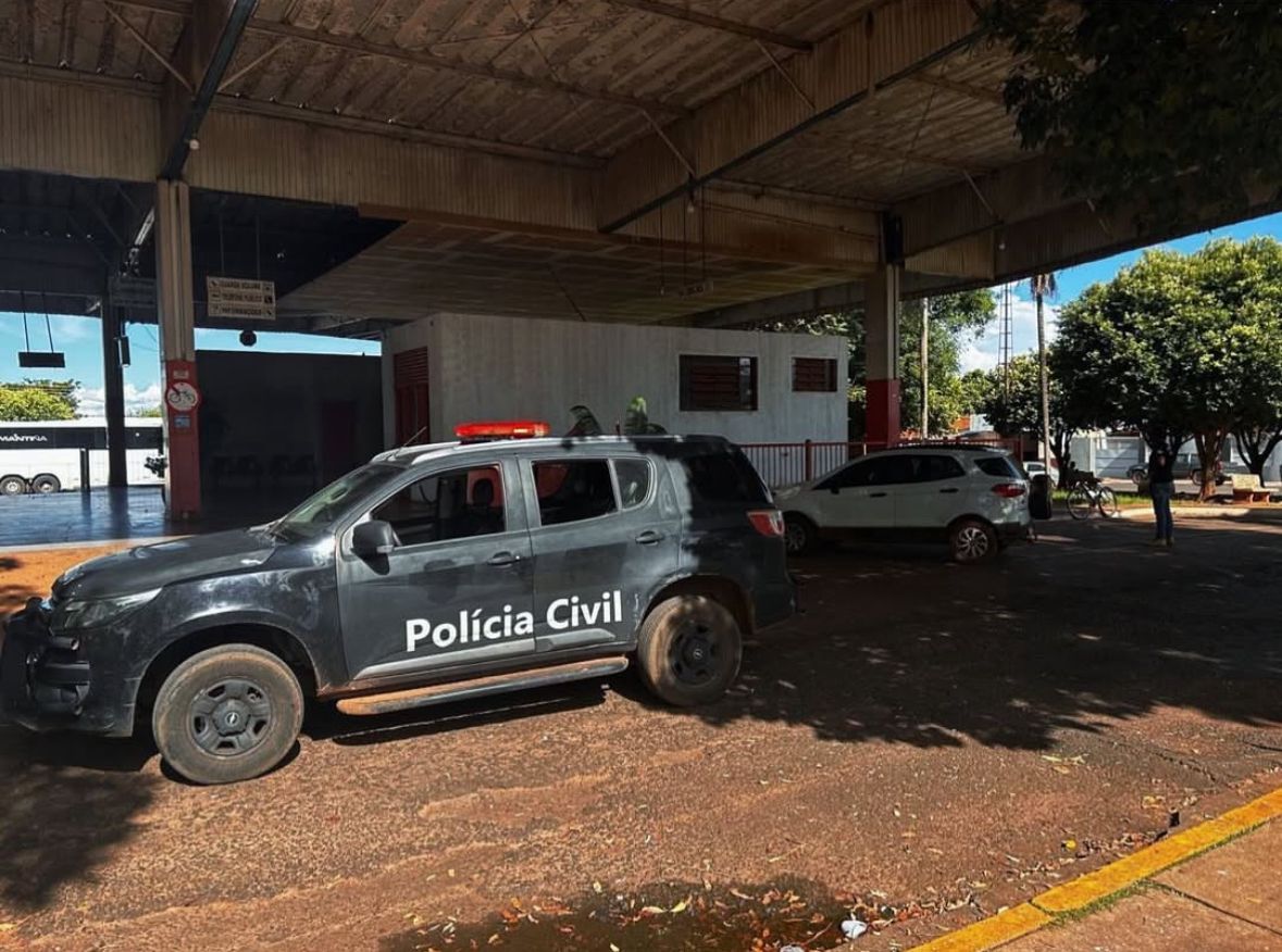 Casal foi preso e encaminhado à Delegacia (Foto: SIG/Polícia Civil)
