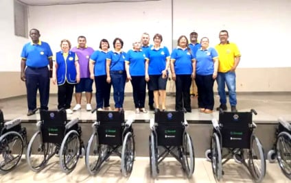 Lions Clube e Sicredi doam cadeiras de rodas a escolas de Paranaíba