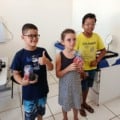 Mensalmente são entregues 31 óculos, gratuitamente, principalmente para idosos e crianças (Foto: Mauro Silva/Cultura FM)