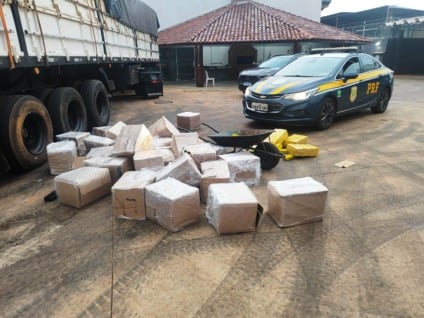 PRF de Três Lagoas prende motorista transportando quase uma tonelada de maconha em carga de óleo vegetal