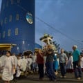 Fléis participaram da procissão com a imagem de Nossa Senhora Aparecida (Foto? Assessoria/Paróquia)