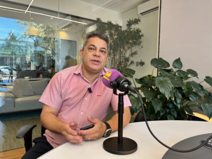 Pastor Adriano destaca que evento é aberto para comunidade / Foto: Raíssa Vitória/Massa FM Dourados