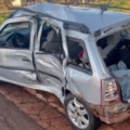 Veículo ocupado pela família ficou destruído (Foto: Reprodução)