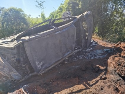 Motorista morre carbonizado após capotamento e incêndio em veículo na BR-158