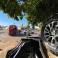 SW4 para de rodas para cima após Gol invadir preferencial e bater no utilitário