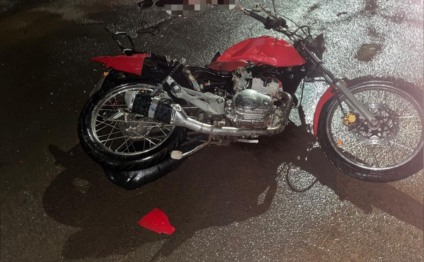 Com o choque contra a caçamba, moto pilotada por Miller ficou destruída (Foto: Divulgação)