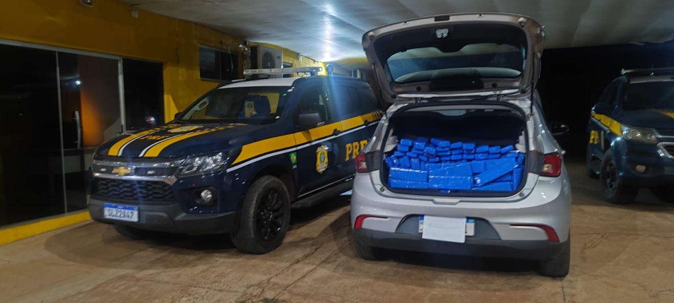 De acordo com a PRF, durante fiscalização de rotina na BR-262, os policiais deram ordem de parada ao veículo, mas o motorista não obedeceu e iniciou fuga em alta velocidade. Foto: Divulgação/PRF.