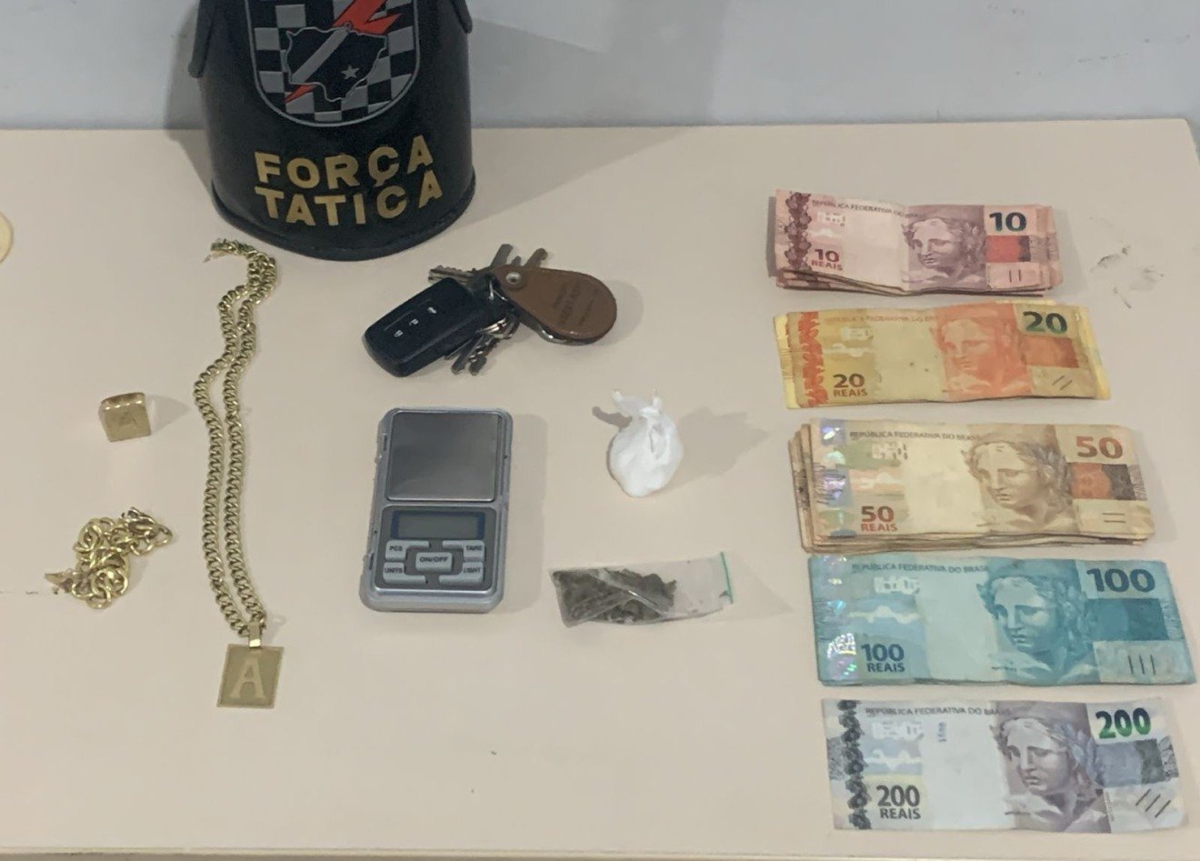 Polícia Militar informou que além do ponto de venda drogas também eram entregues no sistema Disk-drogas. Foto: Divulgação/Polícia Militar.