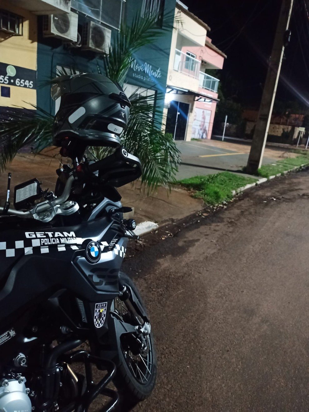 Rondas ostensivas e abordagens para averiguação além de aumentar o combate a crimes, colabora na captura de foragidos da justiça e visa aumentar a sensação de segurança da sociedade. Foto: Divulgação/Polícia Militar.