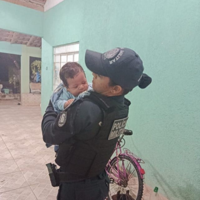 Criança foi socorrida após o irmão correr até uma viatura pedindo ajuda - Foto: Divulgação/PMMS Criança foi socorrida após o irmão correr até uma viatura pedindo ajuda - Foto: Divulgação/PMMS