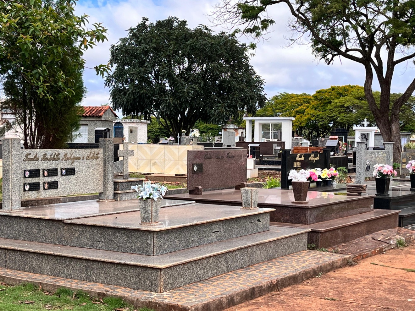 Cemitérios serão abertos das 6h às 17h durante o Dia de Finados / Foto: Jhonatan Xavier/Massa FM Dourados