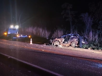 O acidente envolveu um Toyota/Corolla e um GM/Astra. O condutor que sobreviveu foi socorrido por uma equipe do Samu 192 e encaminhado ao Pronto-Socorro do Hospital Regional em Nova Andradina. (Foto: Jornal da Nova)