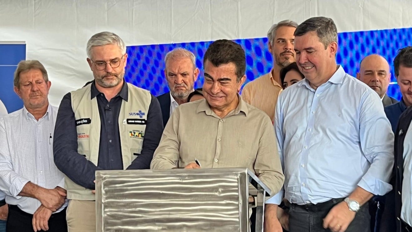 Marçal Filho durante assinatura de ordens de serviço estratégicas em Dourados (Foto: Jhonatan Xavier/ Massa Dds))