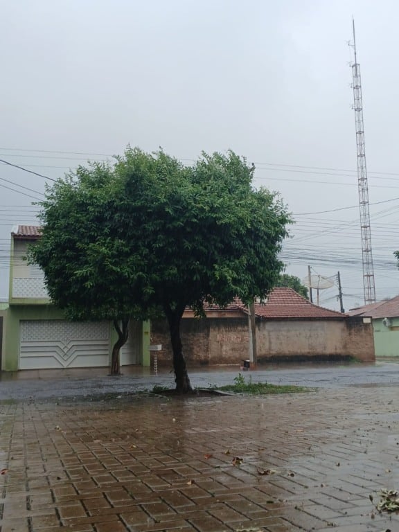 Três Lagoas terá fim de semana com pancadas de chuva e queda nas temperaturas a partir de domingo