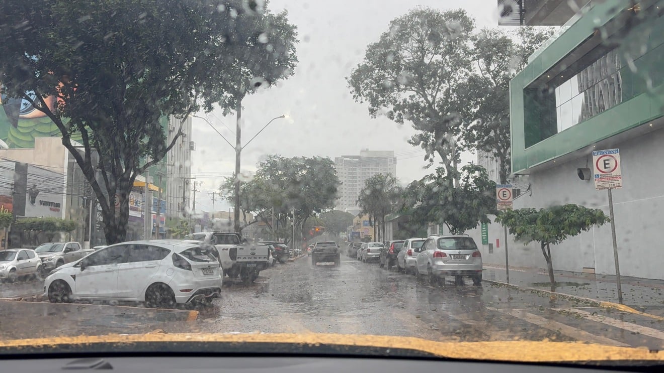 Na terça-feira (28), o cenário continua semelhante, com pancadas de chuva em diferentes períodos do dia. (Aqruivo/Massa Dourados)