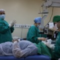 Profissional de saúde atende paciente em unidade credenciada ao MS Saúde após reestruturação