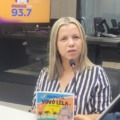 Cristiane de Oliveira Silva, no estúdio da rádio Massa Campo Grande (Foto: Rodrigo Moreira/ Massa CG)
