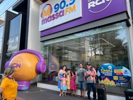 Para comemorar o Dia da Criança, celebrado neste domingo, dia 12 de outubro, a Massa FM Dourados e os parceiros promoveram uma tarde com vários prêmios para os ouvintes. (Foto: Kátia Kuratone)
