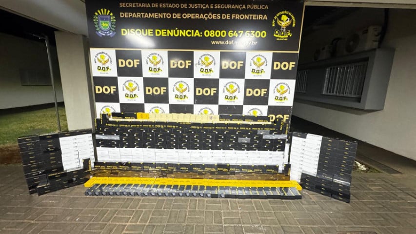 Carreta bitrem com compartimentos ocultos transportava 482 aparelhos de origem estrangeira. (Divulgação/DOF)