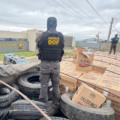 carreta Scania carregada com aproximadamente 22,9 mil pacotes de cigarros de origem estrangeira. (Divulgação/DOF)