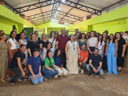 Secretário Hélio Daher durante visita à Escola Estadual José Garcia Leal, em Paranaíba, onde anunciou a conclusão da reforma até o início de 2025. (Foto: Divulgação/SED-MS)