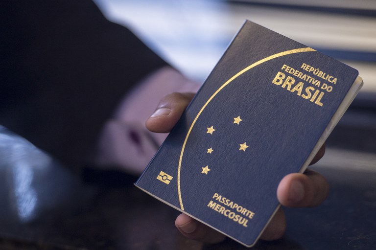 Esta não é a primeira vez que a emissão do documento de viagens pode ser suspensa