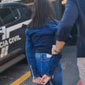 De acordo com as investigações, a jovem teria participado de interações que continham expressões depreciativas usadas para atacar a autoridade policial.  (Reprodução Folha de Dourados)