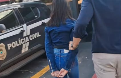 De acordo com as investigações, a jovem teria participado de interações que continham expressões depreciativas usadas para atacar a autoridade policial.  (Reprodução Folha de Dourados)