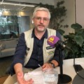 Adriano Massuda na Rádio Massa FM detalhando policlínica, carretas e SAMU indígena em Dourados
