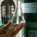 Número de suspeitas por intoxicação com metanol sobe para 43, segundo Ministério da Saúde