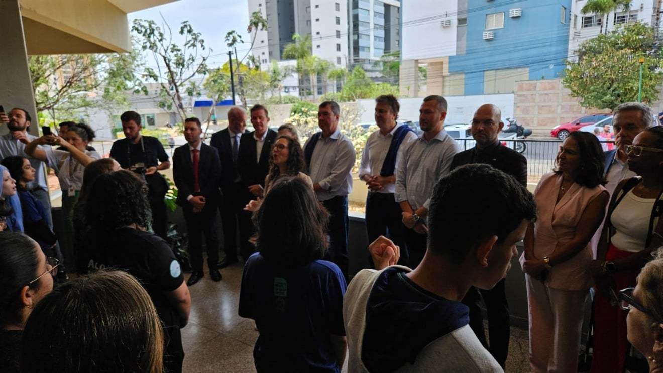 Ministro Camila Santana visita escola Lúcia Martins Coelho (Foto: Karina Anunciato)