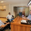Prefeito Marçal Filho e secretário de Saúde Márcio Figueiredo, juntamente com o neuropediatra Emerson Henklain Ferruzzi, falam sobre o atendimento às famílias de Dourados (Fotos: A. Frota)