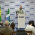O presidente do Paraguai Santiago Peña durante pronunciamento na JBS em Dourados. (Fotos: Kátia Kuratone e Assessoria de imprensa)