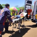 Rapaz foi atendimento pelo Samu e encaminhado para o Hospital da Vida ( Foto: Sidnei Bronka)