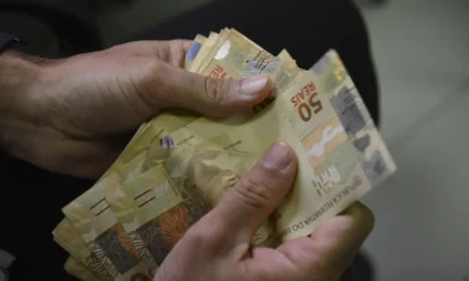 Recursos atendem quem trabalhou de carteira assinada por pelo menos 30 dias - Reprodução/Agência Brasil