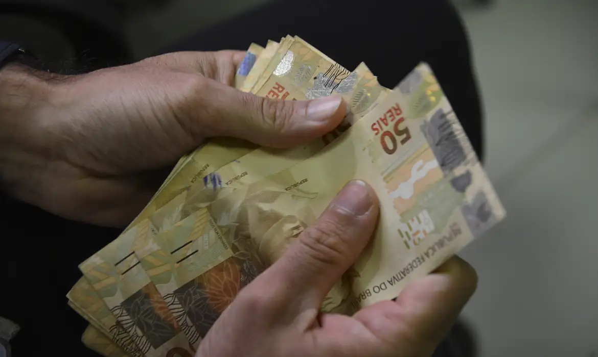 Recursos atendem quem trabalhou de carteira assinada por pelo menos 30 dias - Reprodução/Agência Brasil