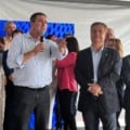 Eduardo Riedel durante agenda no aeroporto de Dourados apontando obras do receptivo
