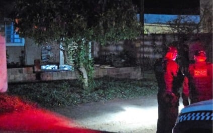 Viatura e perícia isolam área do crime no Jardim Colúmbia em Campo Grande Viatura e perícia isolam área do crime no Jardim Colúmbia em Campo Grande