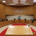 Fachada do TJMS com referência à 1ª Câmara Criminal em sessão de julgamentos.