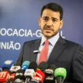 Jorge Messias, atual advogado-geral da União, foi indicado pelo presidente Lula para assumir cadeira no STF - Foto: Reprodução/Agência Brasil