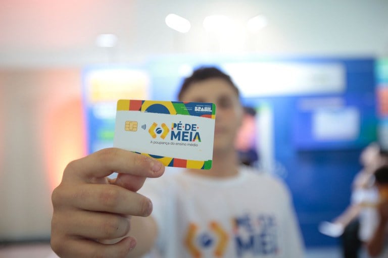 programa foi criado para reduzir evasão escolar no país - reprodução/Gov br
