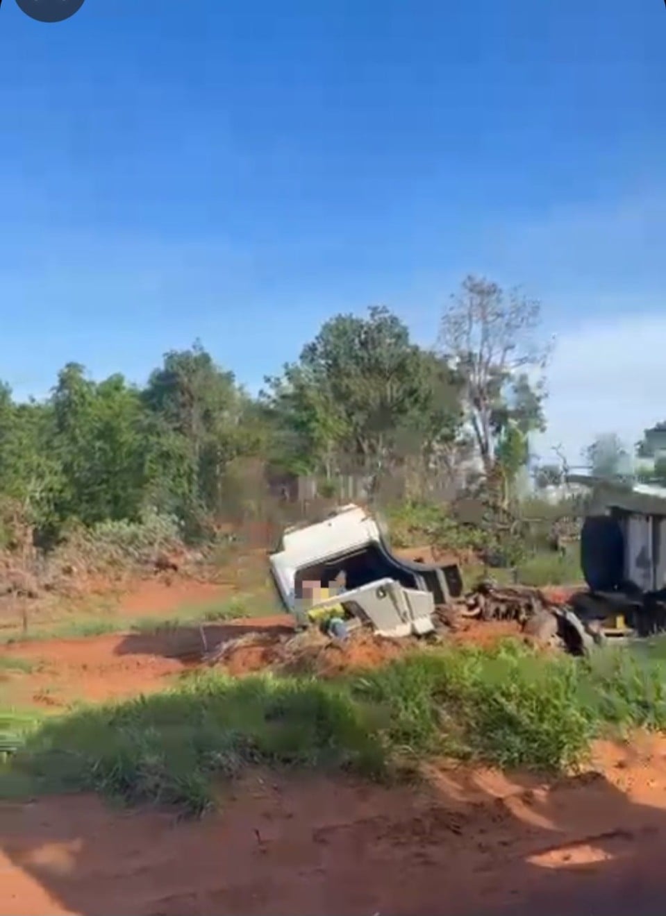 Imagens divulgadas nas redes sociais mostram que os veículos colidiram em sequência, causando diversos danos materiais. Foto: Divulgação.