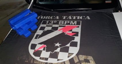 Equipe da Força Tática do 13º BPMMS apreendeu dez tabletes de maconha e prendeu um casal durante operação em Paranaíba.