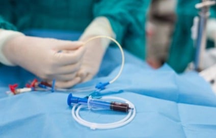 Procedimento que deveria ter sido concluído em 20 dias já se arrasta por seis meses, com paciente sentindo fortes dores e urinando sangue - Foto/Arquivo