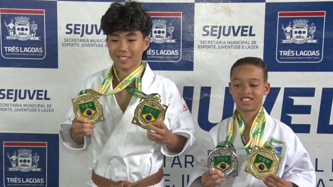 Os atletas Thomas Ryu Kobayashi e Davi Lucas Costa Alves conquistaram medalhas de ouro, colocando o nome da cidade entre os destaques da competição. Foto: Reprodução/TVC HD. Os atletas Thomas Ryu Kobayashi e Davi Lucas Costa Alves conquistaram medalhas de ouro, colocando o nome da cidade entre os destaques da competição. Foto: Reprodução/TVC HD.