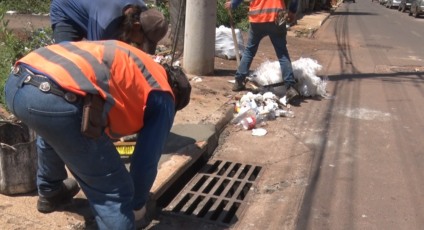 Prefeitura de Três Lagoas alerta moradores sobre descarte de lixo e intensifica limpeza de bueiros antes das chuvas