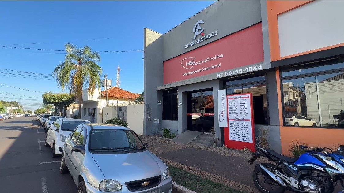 O empreendimento, que começou de forma modesta, cresceu rapidamente. Atualmente, a Criar Negócios e HS Consórcios já atende mais de 2.400 clientes, movimentando mais de R$ 23 milhões em entregas. Foto: Reprodução/TVC HD. O empreendimento, que começou de forma modesta, cresceu rapidamente. Atualmente, a Criar Negócios e HS Consórcios já atende mais de 2.400 clientes, movimentando mais de R$ 23 milhões em entregas. Foto: Reprodução/TVC HD.