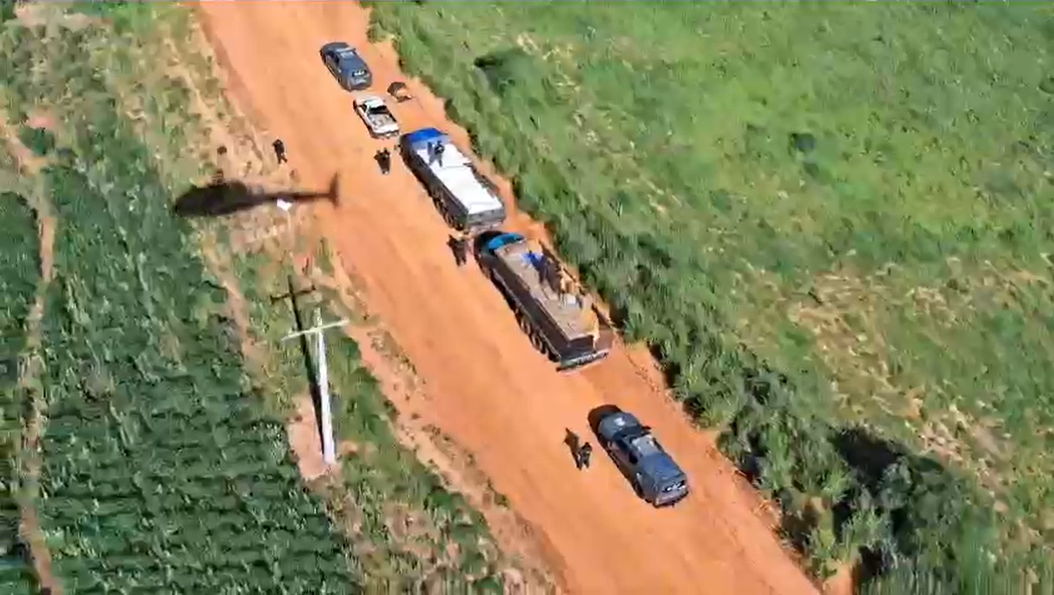 Buscas foram realizadas na região com apoio do helicóptero da unidade e com policiais da CGPA, porém nenhum suspeito foi localizado. / Foto: DOF/Divulgação Buscas foram realizadas na região com apoio do helicóptero da unidade e com policiais da CGPA, porém nenhum suspeito foi localizado. / Foto: DOF/Divulgação