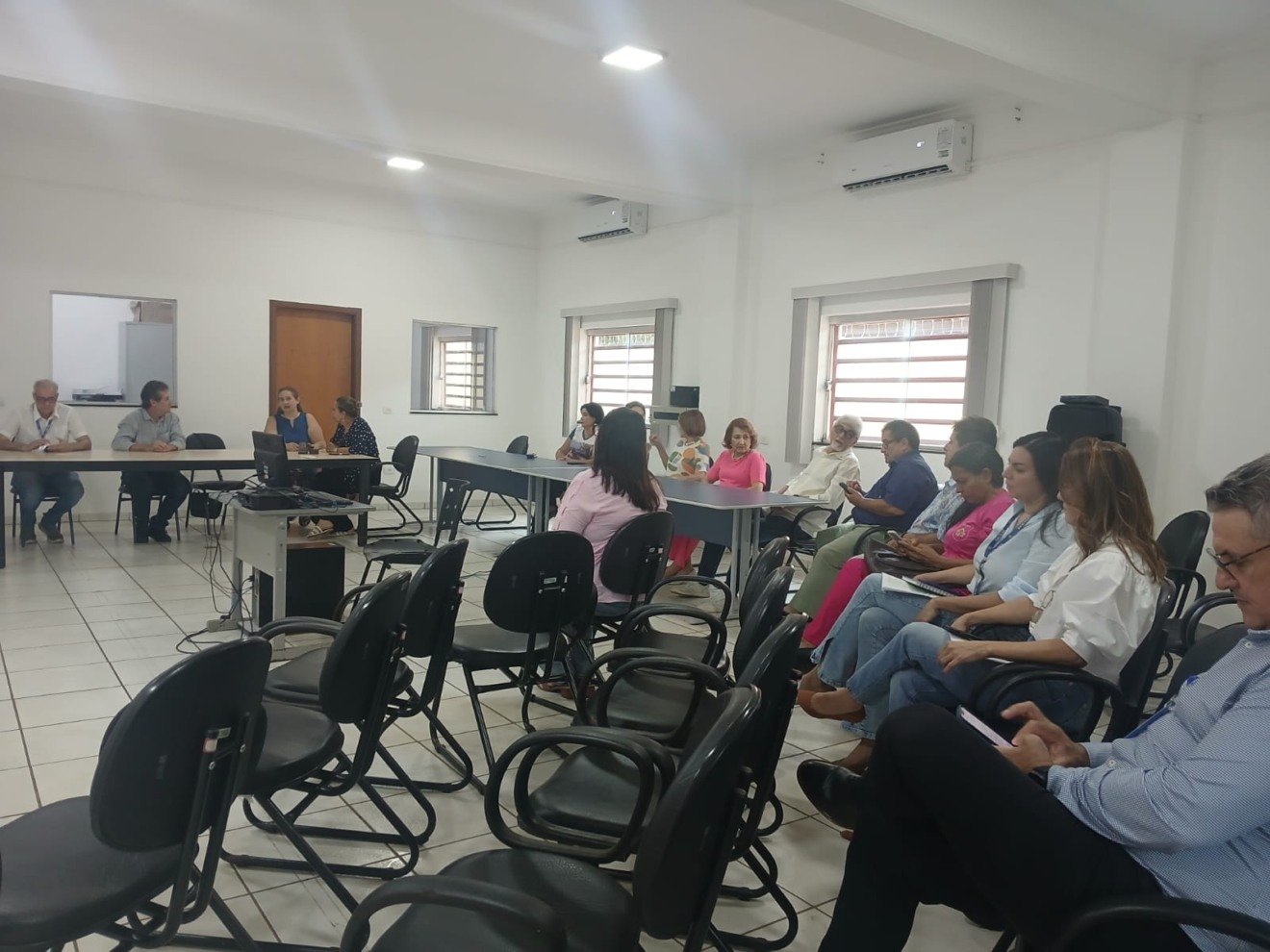 Secretário estadual de Saúde, Maurício Simões se reuniu com representantes do Conselho Municipal de Saúde. Foto: Reprodução/TVC HD.