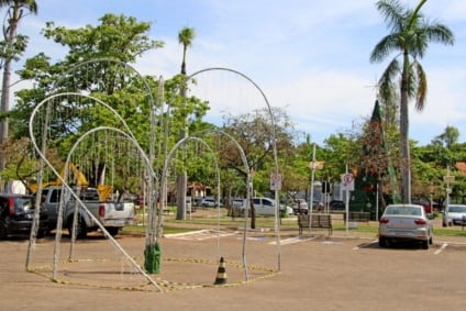 Iluminação natalina de Três Lagoas terá elementos 3D, árvore de 12 metros e decoração flutuante